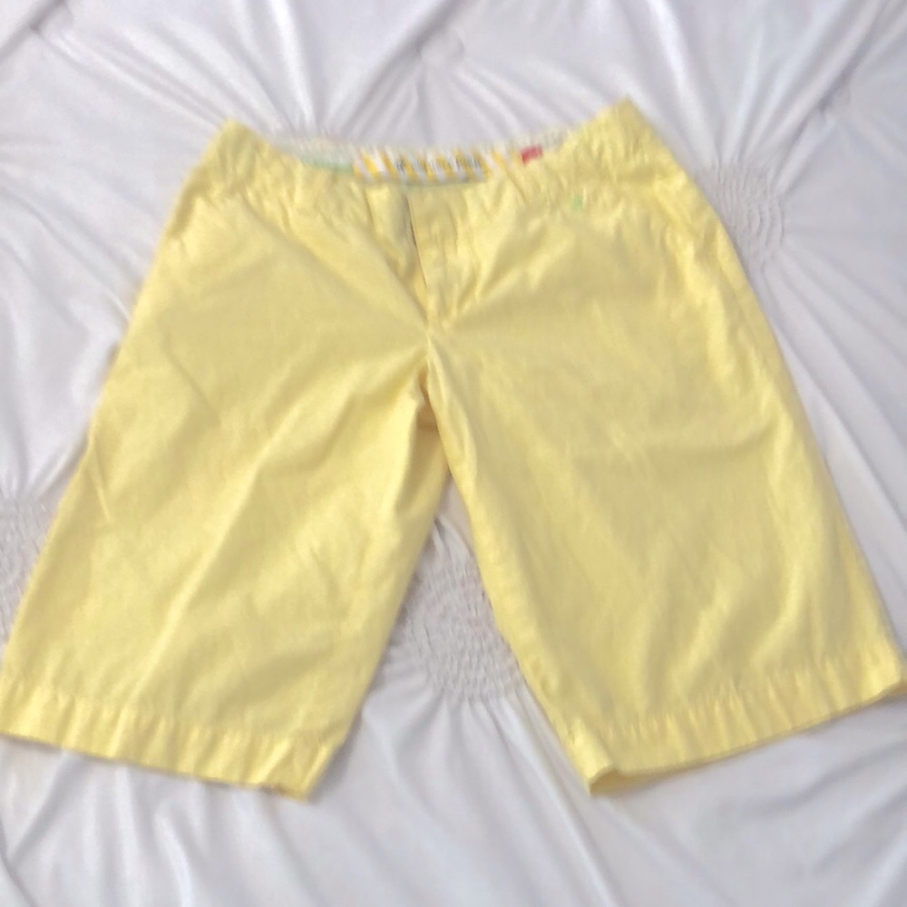 OLD NAVY PREPPY HAMPTON FIT YELLOW SHORTS